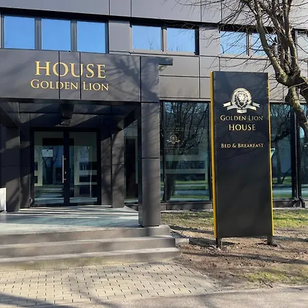 Hotell Golden Lion House Rumia