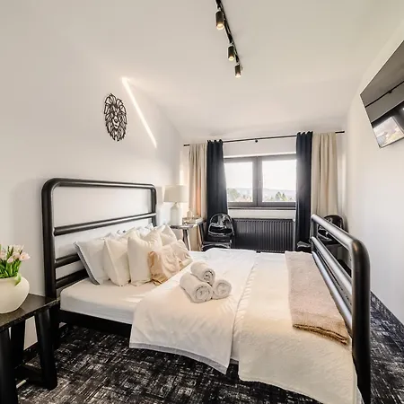 Golden Lion House Hotel *