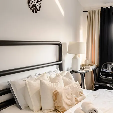 Golden Lion House Hotel Rumia