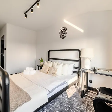 Golden Lion House Hotel *