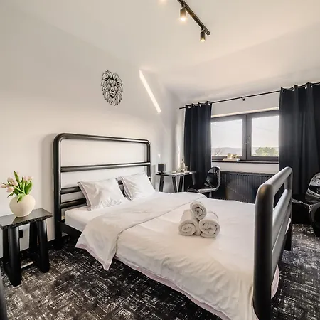 Golden Lion House Rumia