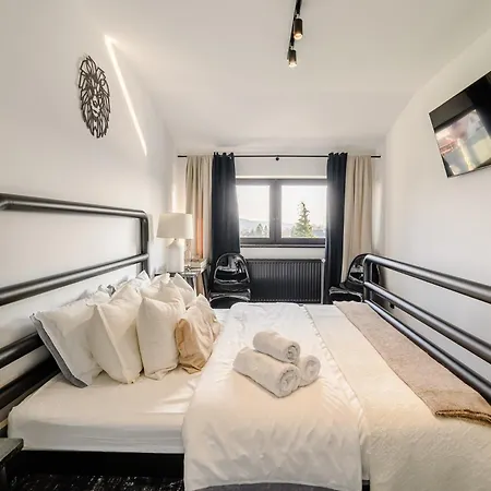 Golden Lion House * Rumia