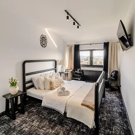 Golden Lion House Hotell *