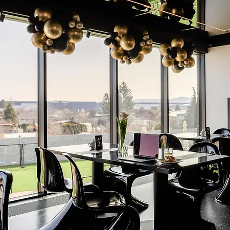 Golden Lion House Hotel Rumia