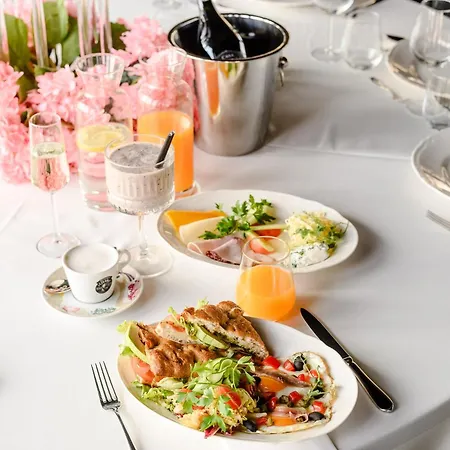 Golden Lion House Hotel Rumia