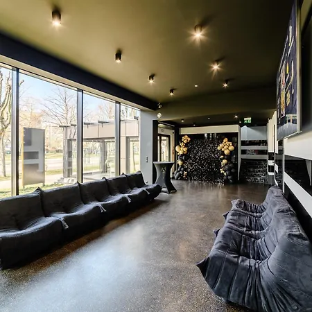 Golden Lion House *