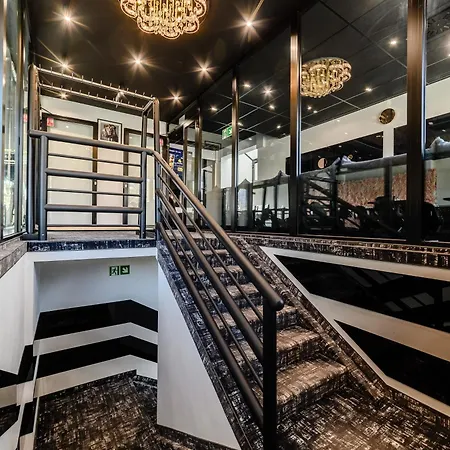 Golden Lion House * Rumia