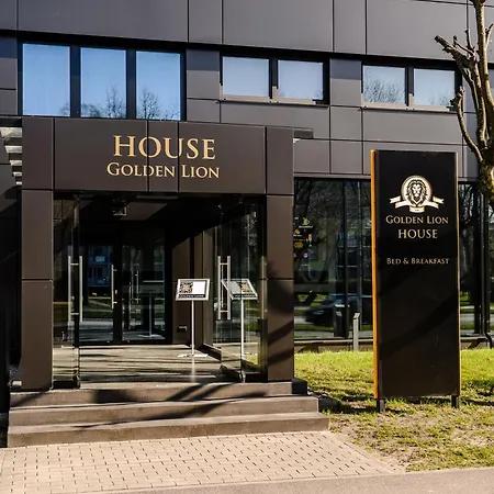 Golden Lion House Hotell Rumia