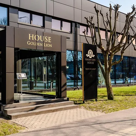Hotell Golden Lion House Rumia