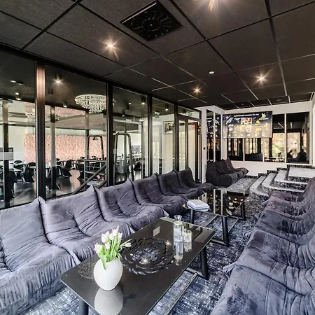 Golden Lion House Hotel Rumia