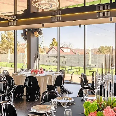 Golden Lion House Hotel *