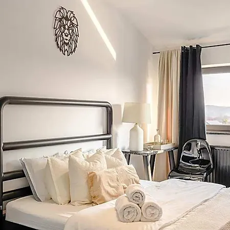 Golden Lion House Hotel *