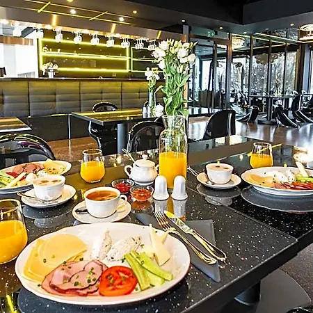 Golden Lion House Hotel Rumia