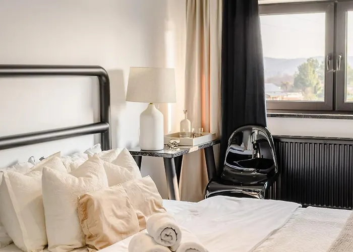 Szálloda Golden Lion House Rumia