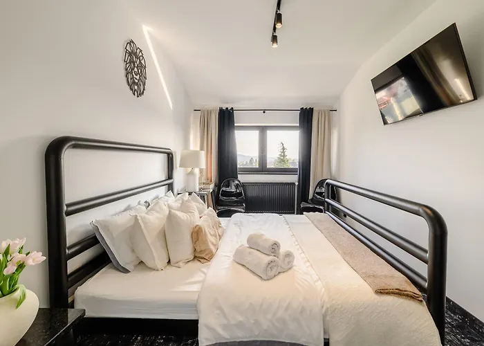 Golden Lion House * Rumia