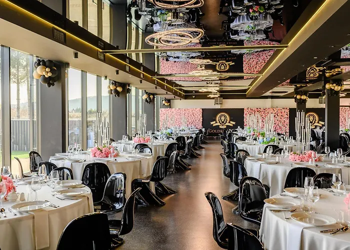 Golden Lion House Отель *